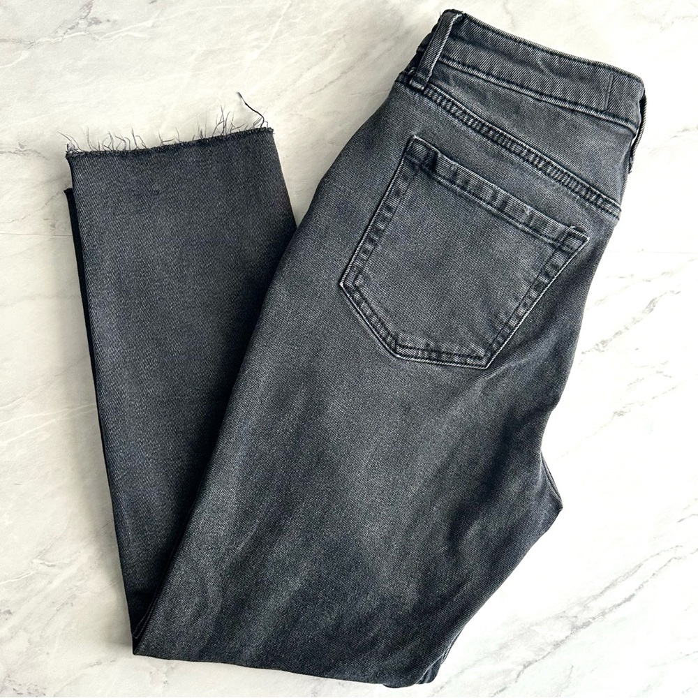 Hollister Ultra High-Rise Mom Jean Size 1 Short
